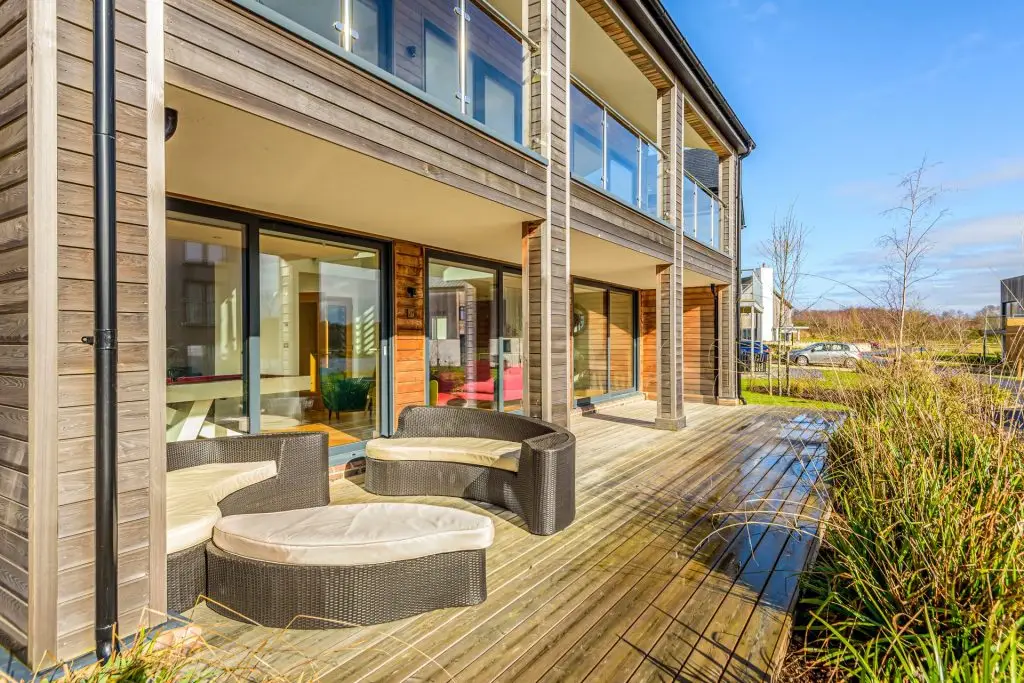 The outside patio area of a lakeside lodge